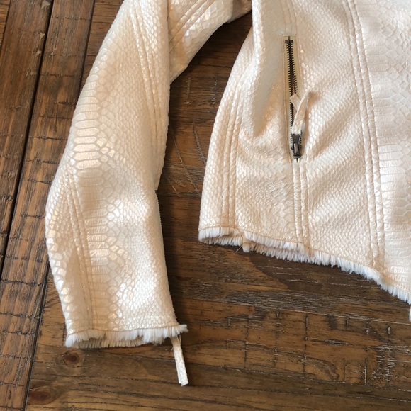 Buckle  Jacket - Picture 2 of 11